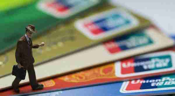 信用卡的溢缴款该如何在最低损失下将其取出来？