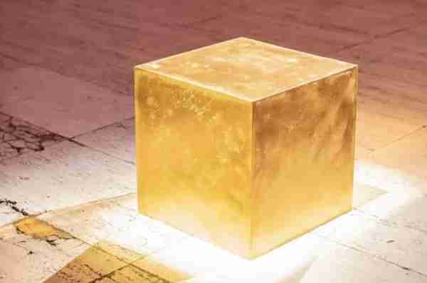 186公斤黄金立方体闪现纽约中央公园，居然是件“艺术品”
