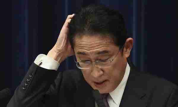 日本首相遭遇罕见事态