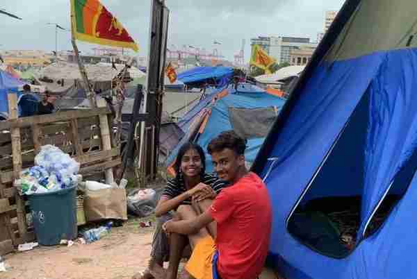 “破产”、抗议、总统逃离：风暴下的斯里兰卡华人