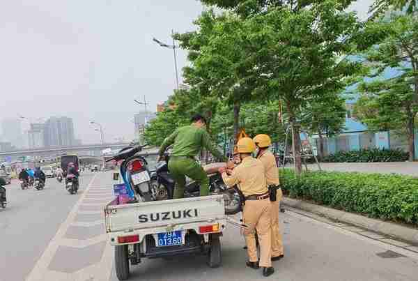 在越南违反交通规则，当地的官员朋友会怎样帮忙处理？