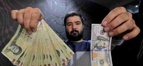 伊朗用人民币替代美元后，将推出黄金加密币，人民币突然使出王牌
