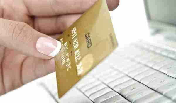 申请信用卡时，银行审批的流程是怎样的？