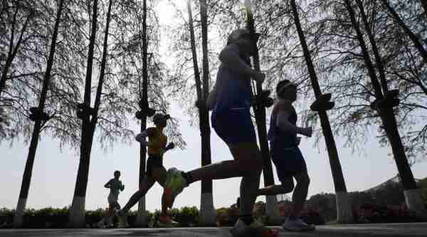 汉马、京沪半马……两天30多场，马拉松热潮回归了？
