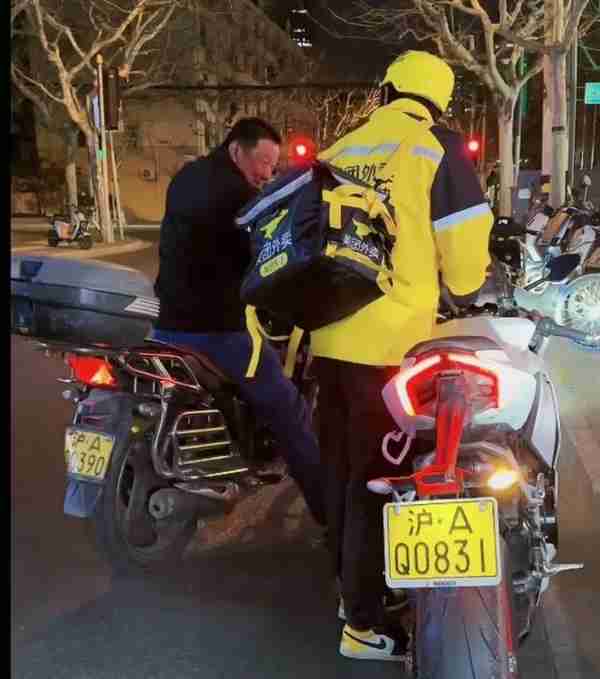 65万一张的上海沪A黄牌摩托车车牌照，目前用来送外卖，可惜吗