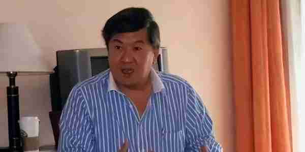 华裔男子，7年骗国人5000亿，逃泰国当7天和尚，如今被抓