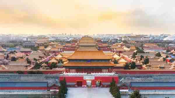 92岁默多克迎五婚，分给邓文迪的北京故宫旁四合院价值多少