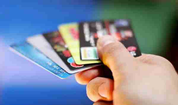 信用卡竟然有几十万的隐形额度可用！你知道吗？