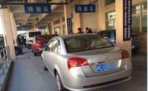 上海一块车牌值50万，却因一个字母进不了城，没人要
