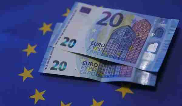 经济衰退叠加欧元跌破平价风险，这三种东欧货币将领跌新兴市场
