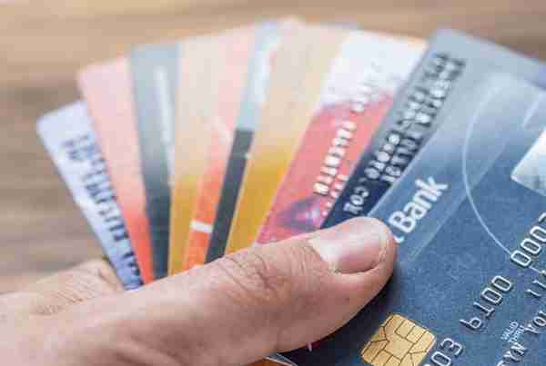 这8张信用卡取现免手续费，没有你就亏大了！