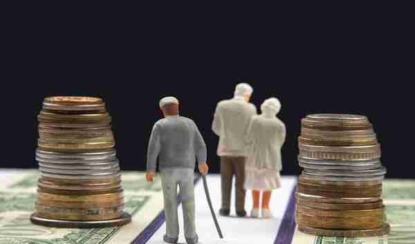 云南养老金调整方案公布，1500和6000元的个人，调整差距有多少？