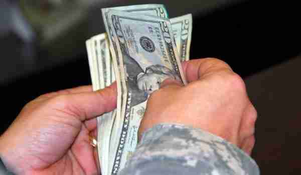 除工资外美军津贴有七种，每人每月平均补贴超过1000美元