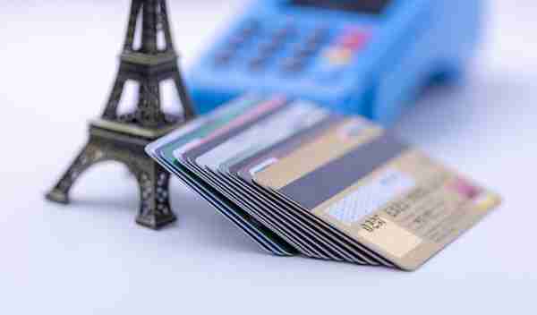 信用卡和储蓄卡有什么区别？除了现买现付和先买后付，这些也不同