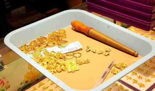 黄金饰品425一克，你买的首饰赚钱了吗？怎么购买黄金饰品最划算