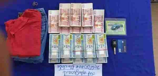 缅甸男子刚从银行取出1900万现金，还没捂热乎就被偷了