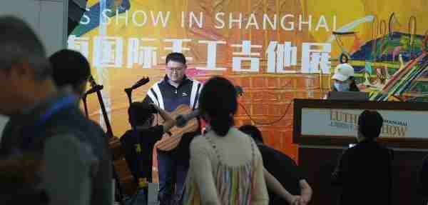 一把吉他拍出280万元“天价”，为何中国手工制琴师依然“痛并快乐着”？