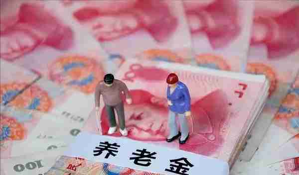 在北京工作工龄41.5年，个人账户余额34万，每月养老金能过万吗？