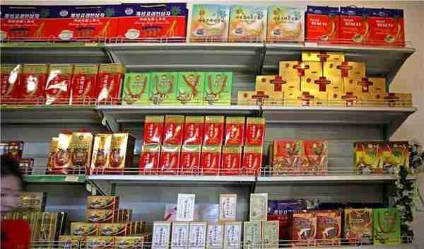 朝鲜平壤涉外商店：对中国游客只收人民币，可买回国有哪些商品？
