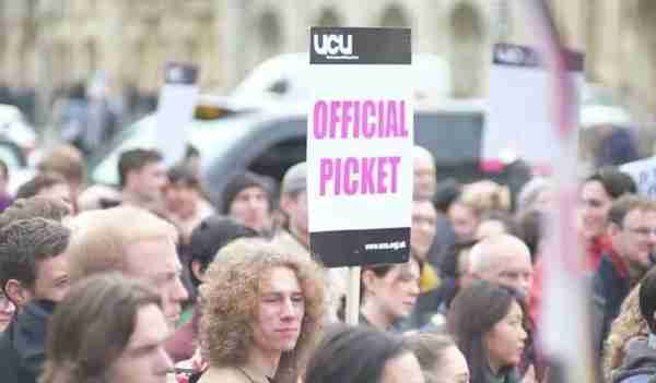 英镑汇率7.98创新低！英国22所大学宣布罢工！秋季加强剂接种开始