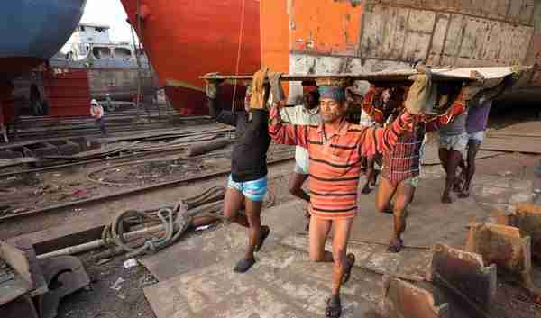 船到孟加拉，当地人送女儿给船员的婚俗要不得，船员善举让人感动