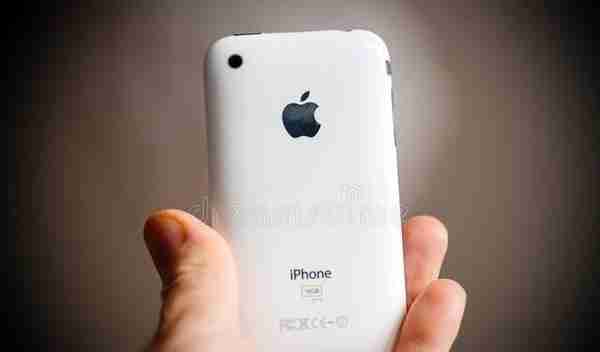 第一代iPhone拍出6.3万美元惊人收藏价！16年增值100倍