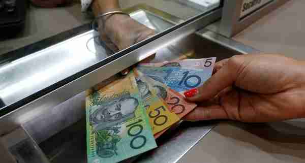 澳元汇率飙升至4.95，即将破5，专家：经济正在强力复苏