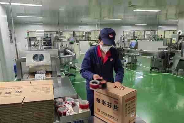 两天完成设备切换，24小时开工保供，华中药业日产800万片布洛芬片投放市场