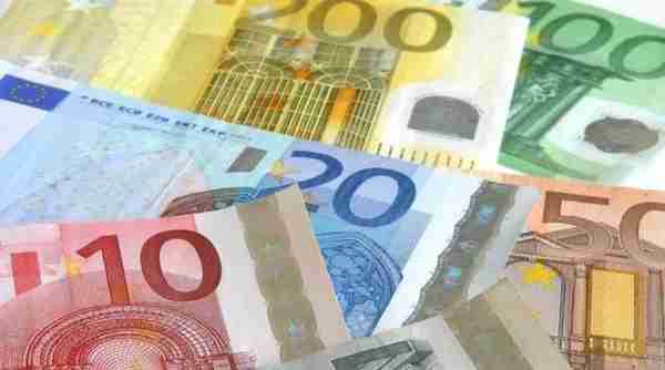 “欧元”开始在欧洲各国流通