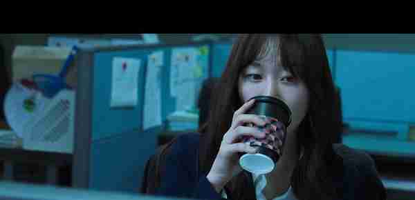 不愧是韩国人拍的电影，丝毫不避讳尺度，将人性的黑暗全拍了出来