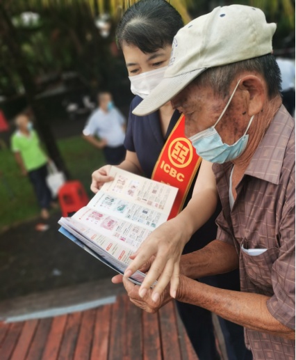 工行海南省分行“线上+线下”开展反假货币宣传活动