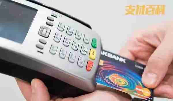 提供虚假交易把用户信用卡里的钱套现到储蓄卡的机构是否犯法？