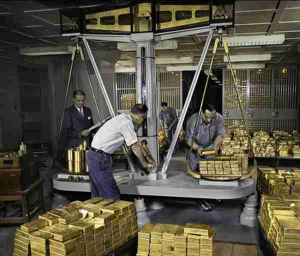 2526吨黄金分批运抵中国,美媒:实际或囤积3万吨黄金,或抛万亿美债
