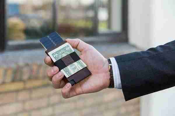 Ekster 3.0智能钱包上线众筹：12卡位 太阳能充电 售35欧