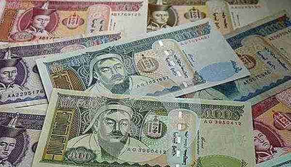 蒙古货币五千元能买一包中档烟 有个蒙古客商在二连浩特一次兑换了贰佰壹拾万