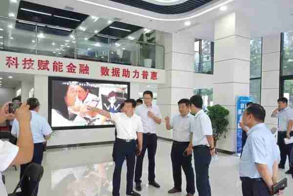濮阳市“银行超市”开业，多家银行同一大厅办公