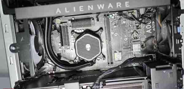 开箱即故障？外星人顶级台式机Alienware Aurora R15评测连载1