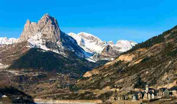 欧洲旅游：滑雪后去参观西班牙这些美丽的山村吧，宁静而悠闲