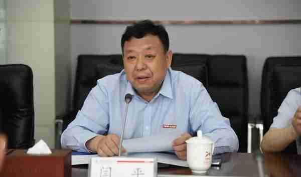 携手共赢 学校与湖北省宏泰国有资本投资运营集团有限公司签署合作协议