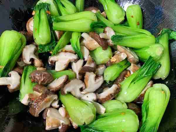 香菇和它是天生一对，多做给家人吃，简单一炒，比吃肉还营养