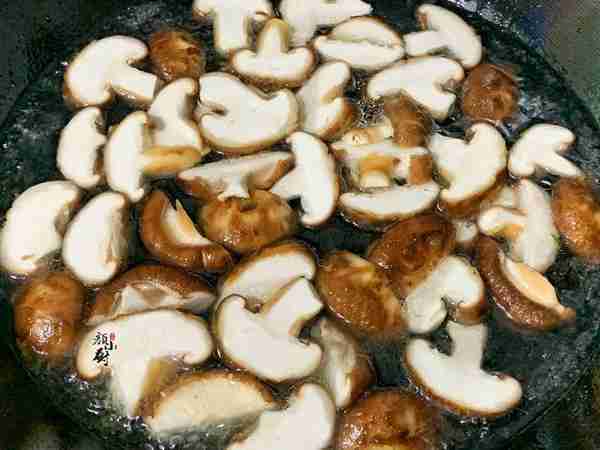 香菇和它是天生一对，多做给家人吃，简单一炒，比吃肉还营养